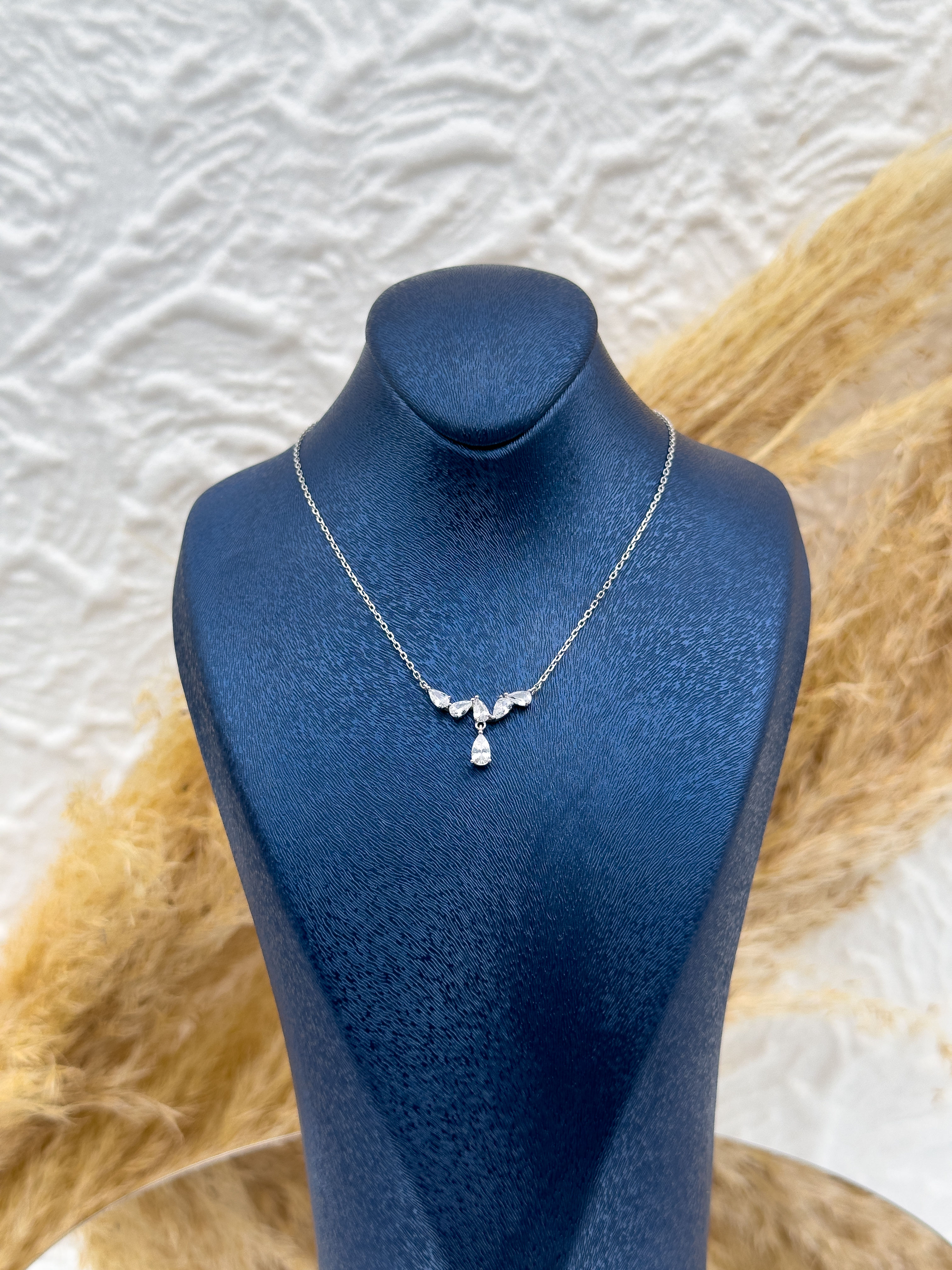 925 Ayar Gümüş Pırlanta Montür Damla Taşlı Kadın Kolye